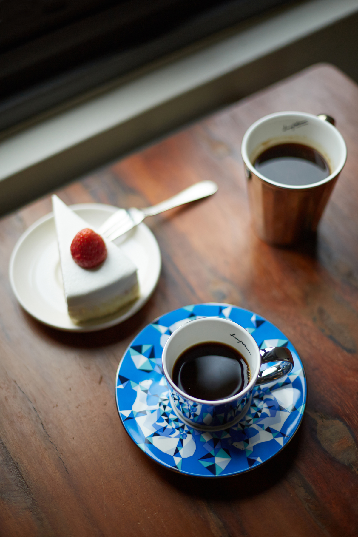 Luycho [IT] Angled Mirror Cup Saucer Polar Bear 330ml